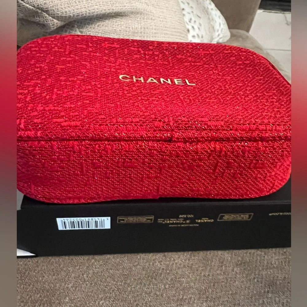 Chanel 2021 Red Beauty Bag - Picture 9 of 16